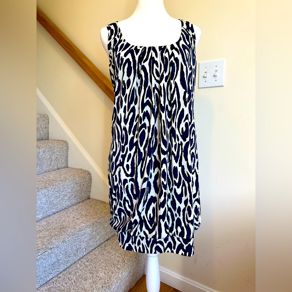 Inc Sleeveless Black And White Dress With Fitted Hem & Blouse-Y Dress. Medium.